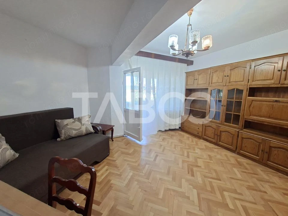 Apartament de inchiriat 2 camere zona Strand etaj 2 bucatarie separata