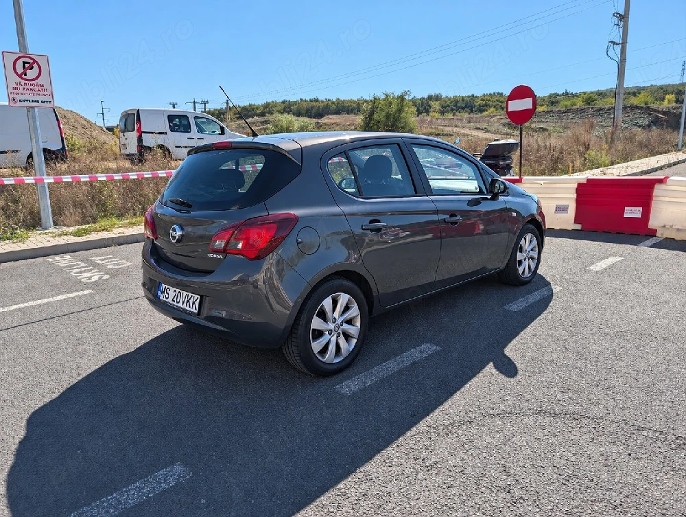 Inchiriez Opel Corsa