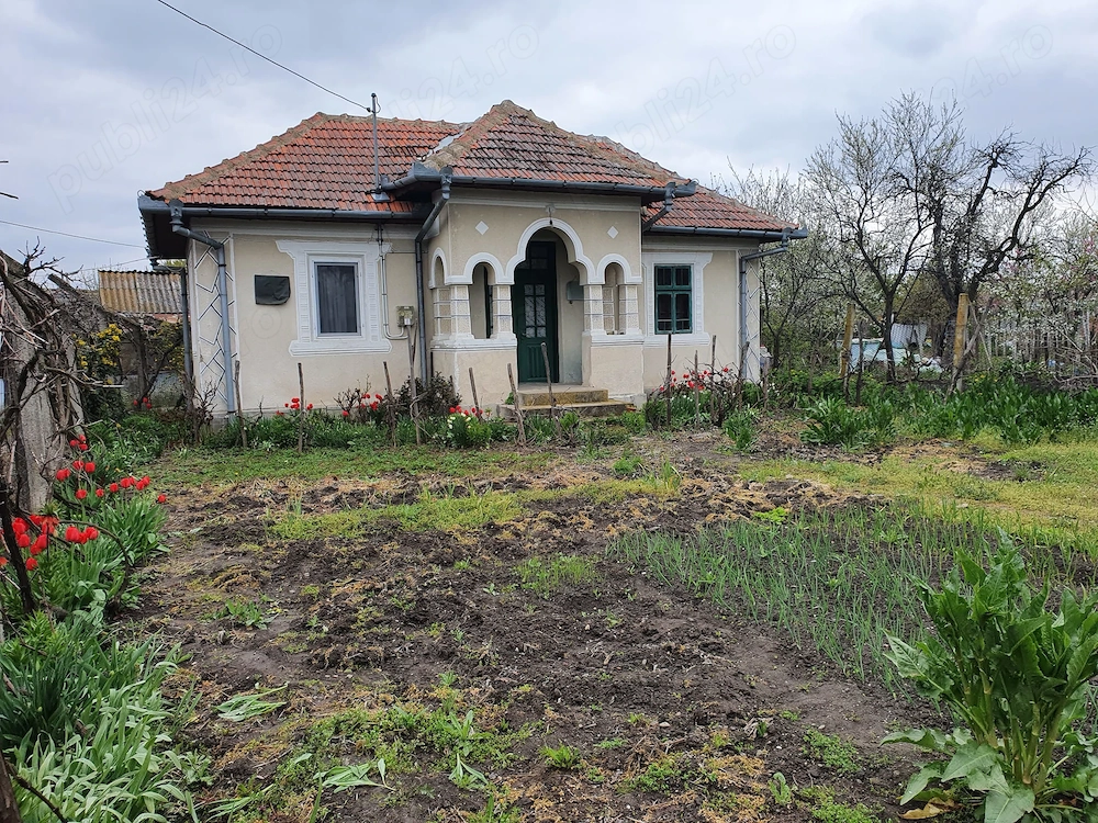 CASĂ plus TEREN INTRAVILAN 840 mp, dublă deschidere stradală, ACTE LA ZI
