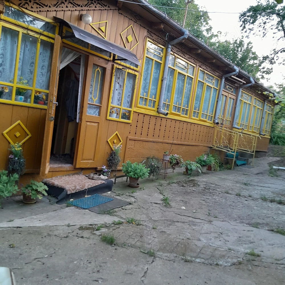Casă bătrânească de vânzare + 6700 mp, Cozia, jud. Iași