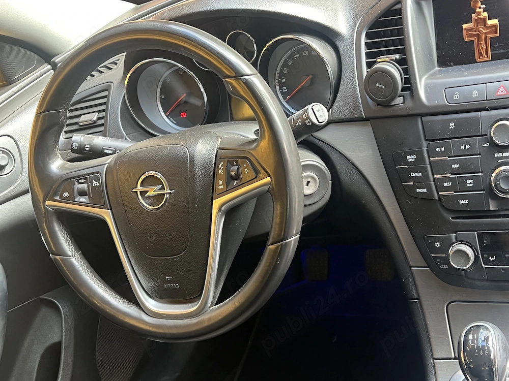Vând opel insignia 2009 cu motor defect 