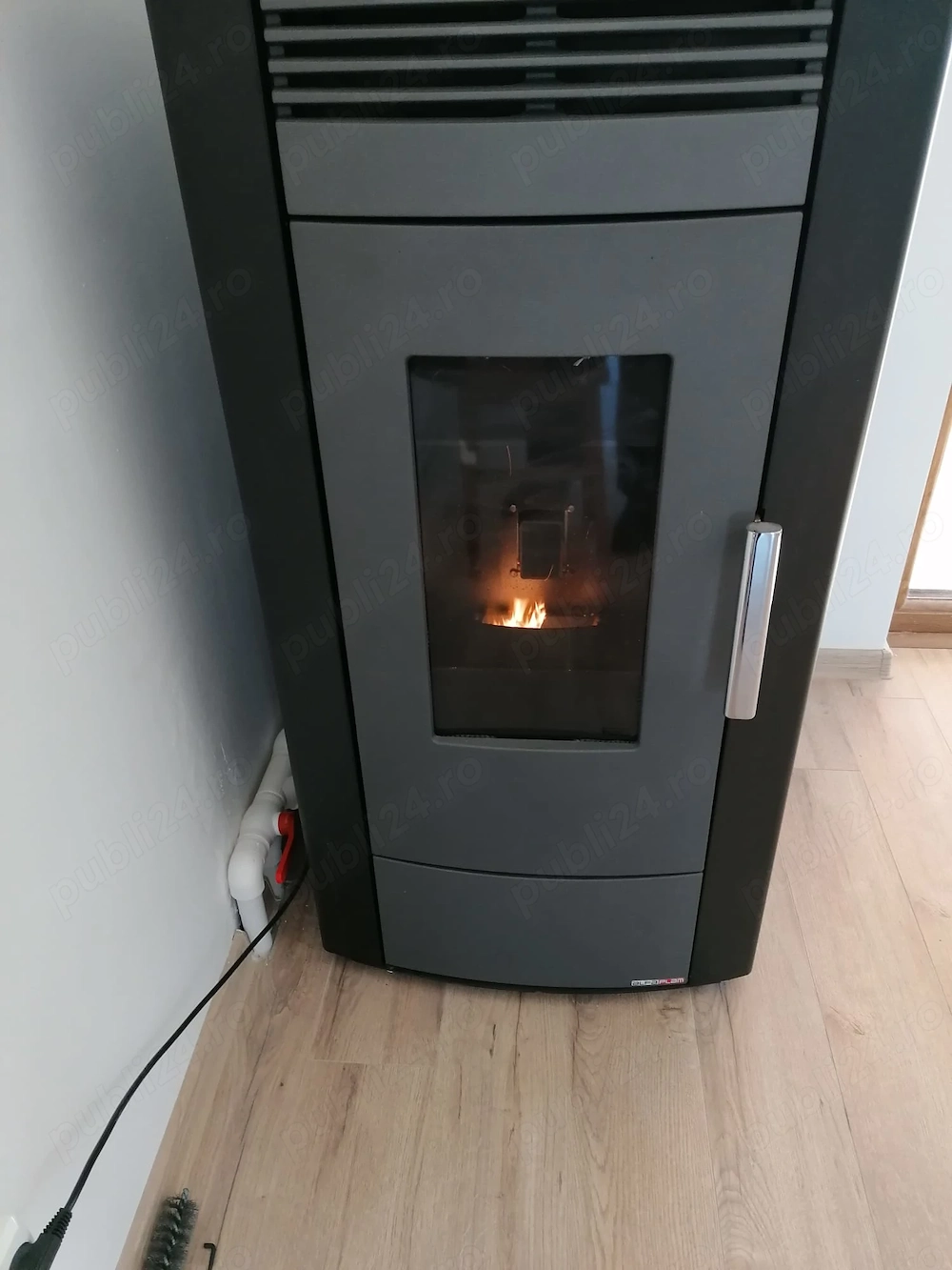 Vând șemineu alpfa Plam 23 kw utilizat 4 ierni.pret 4000 Ron negociabil.Telefon  
