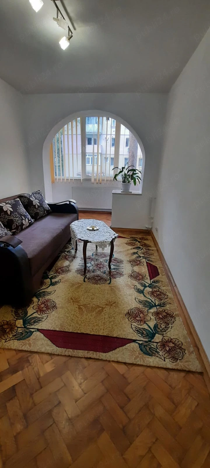 Inchiriez apartament cu 2 camere zona Hurmuzachi