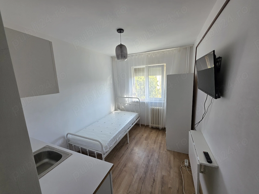 Proprietar, inchiriez garsoniera zona Dacia str Labirint et 3- fara comision 185 euro