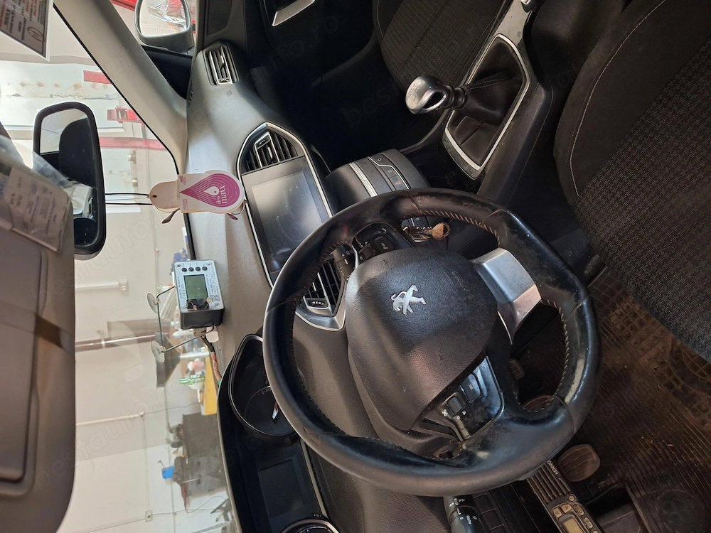 Vând peugeot 308 1.5 diesel 2018.motor defect.2200 euro neg. 