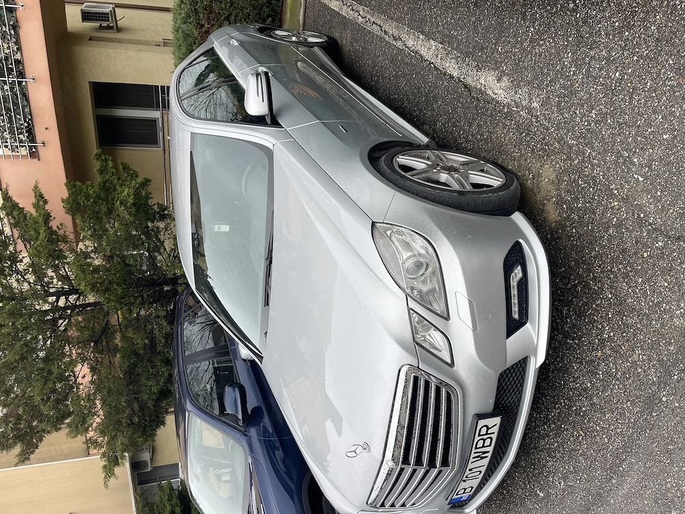 Vând Mercedes E class 