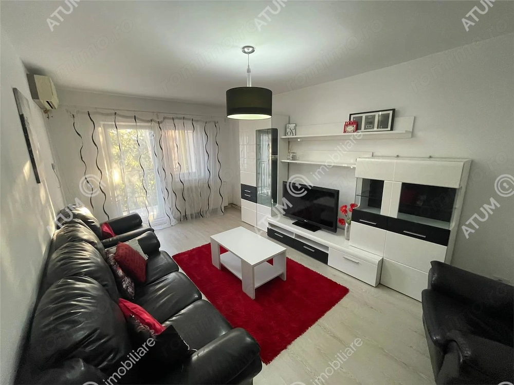 Apartament 3 camere decomandate balcon zona centrala a orasului Sibiu