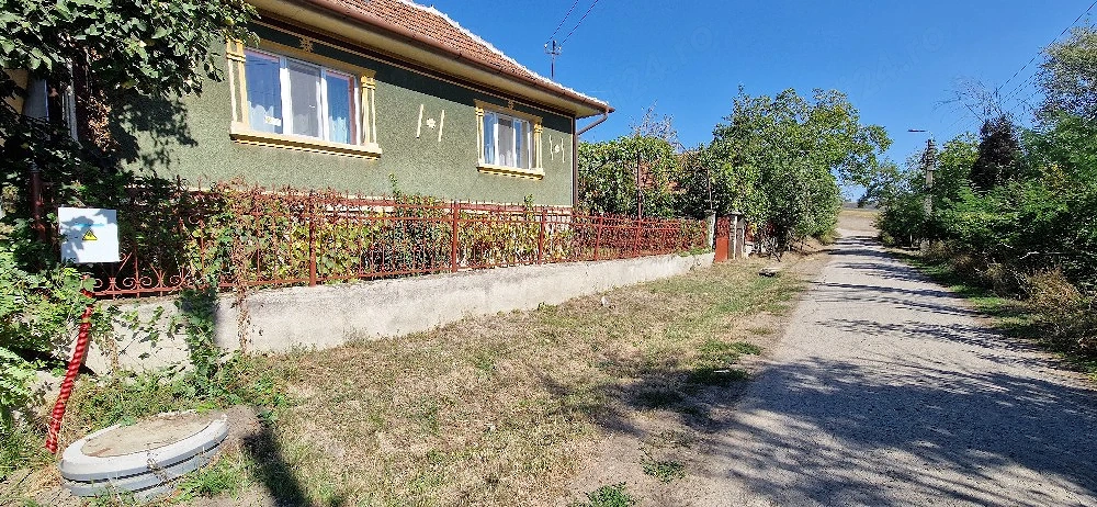 Vând casă la țară 