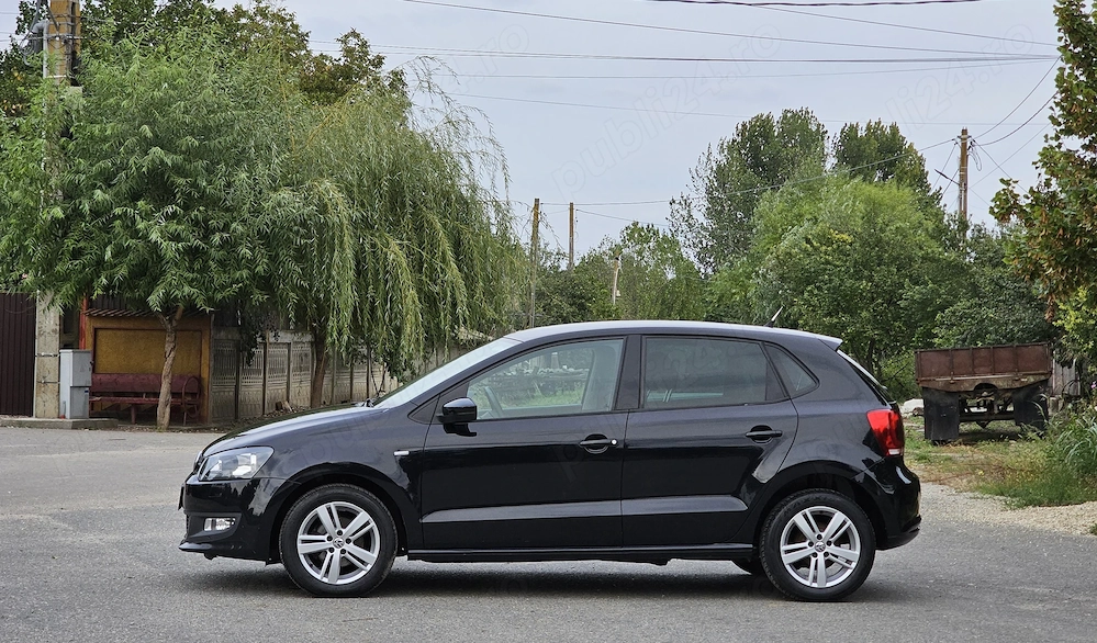 VW Polo 1.2MPI MATCH Navigatie ÎncălzireScaune Clima SenzoriParcare CamerăMarșarier Bluethoot 