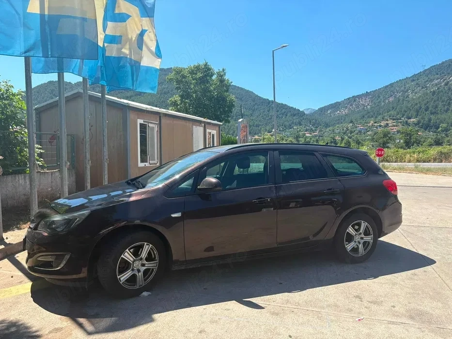 Vănd Opel Astra Sport Tourer !.7 CDTI, model 2013