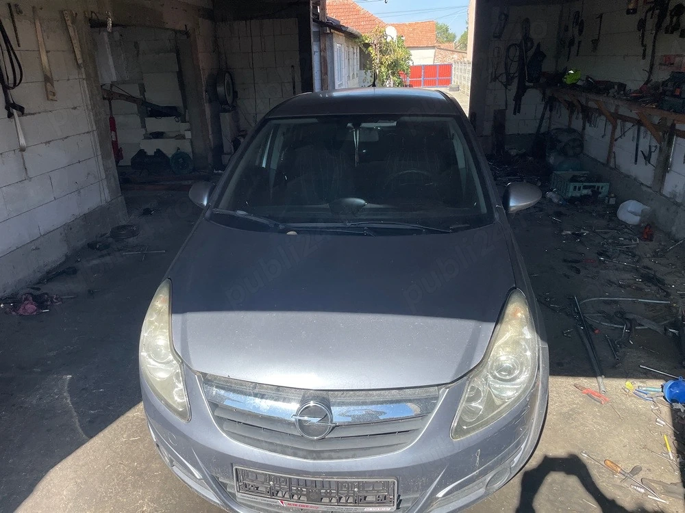 dezmembrez opel corsa D 