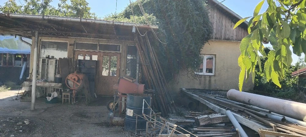 Casa +atelier tâmplărie +spatiu comercial