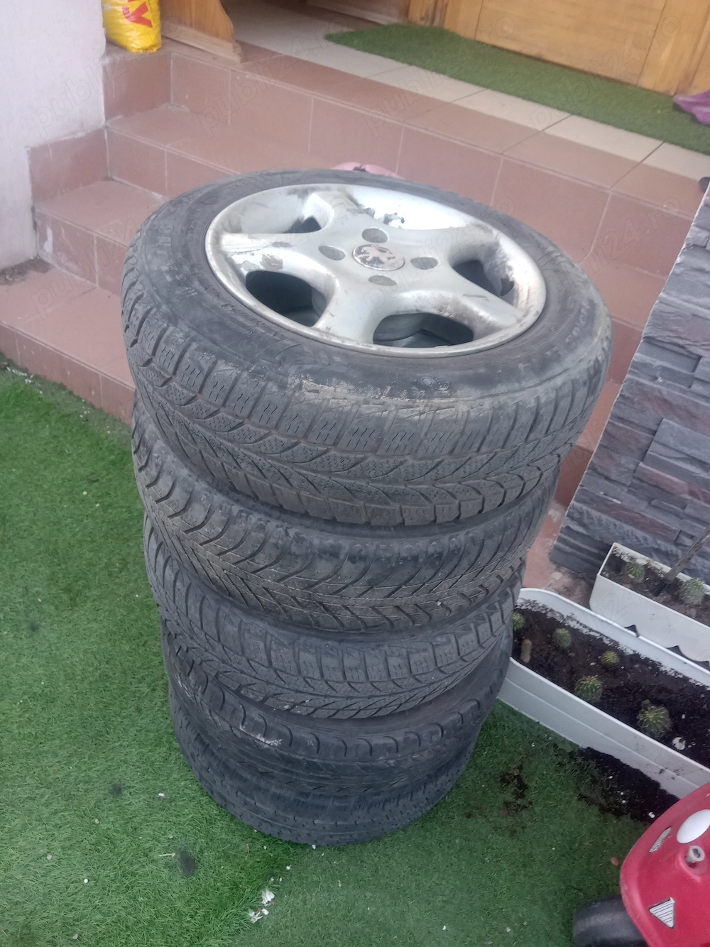 Roți de aliaj complete,dimensiuni 175/65/14  cu cauciucuri de iarnă pe 14 inch ,de Peugeot 206,