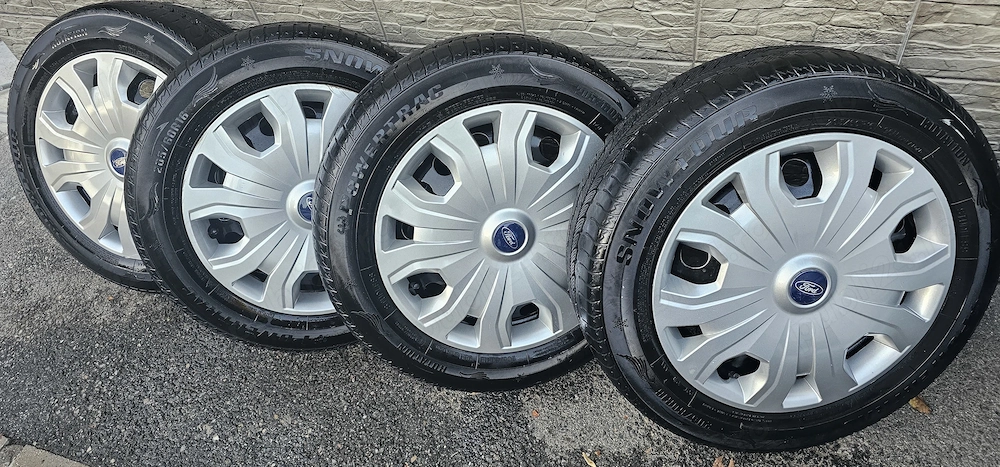 Roți Ford cu jante de tablă 16" 