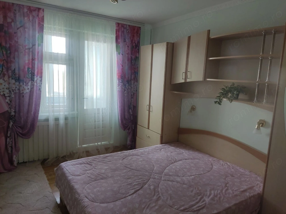 Apartament cu 3 camere de închiriat în Unirii
