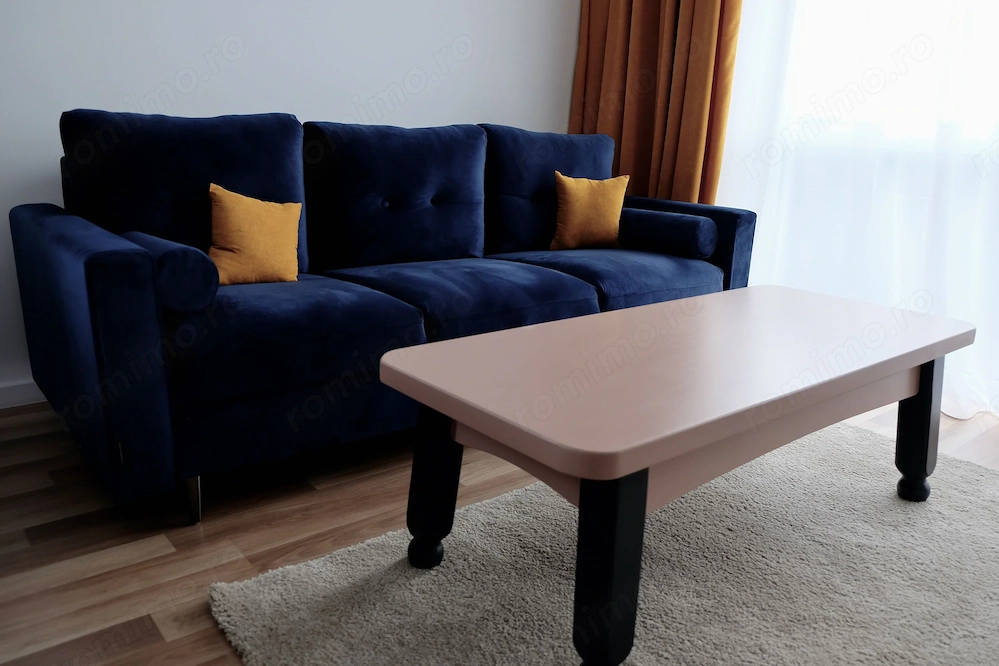 Apartament cu 3 camere de închiriat în zona Centrală