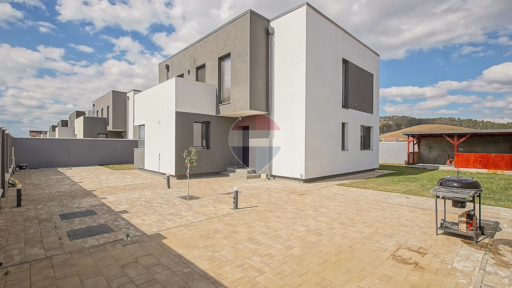 Casă cu 4 camere și teren de 500 mp, în Sânpetru – zona Lempeș