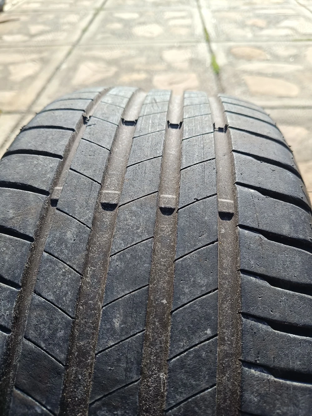Bridgestone225/45 R17.