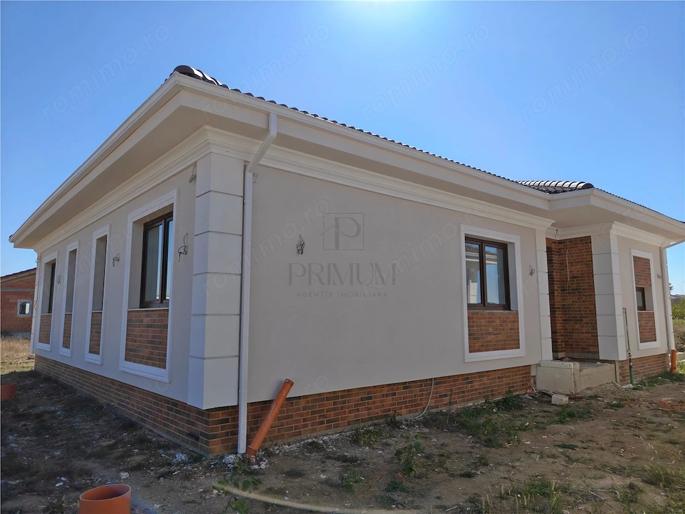 Duplex pe plan - canalizare - personalizare interioara
