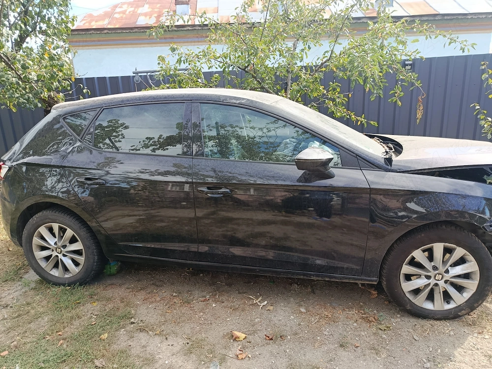 Vand auto avariat pentru piese