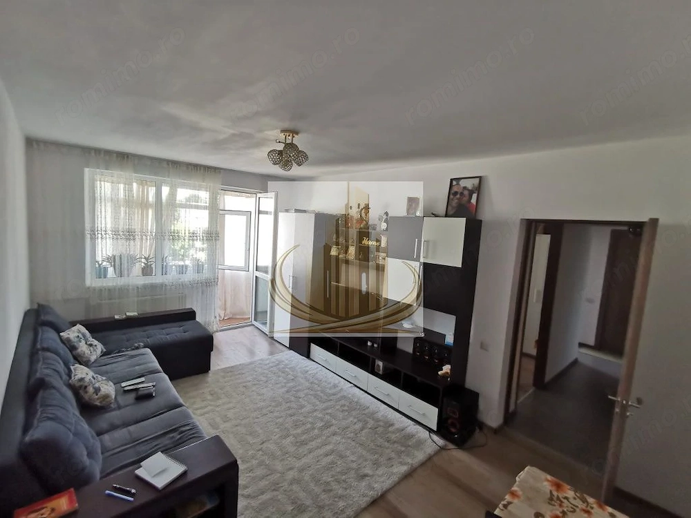 Vând apartament cu trei camere confort 1