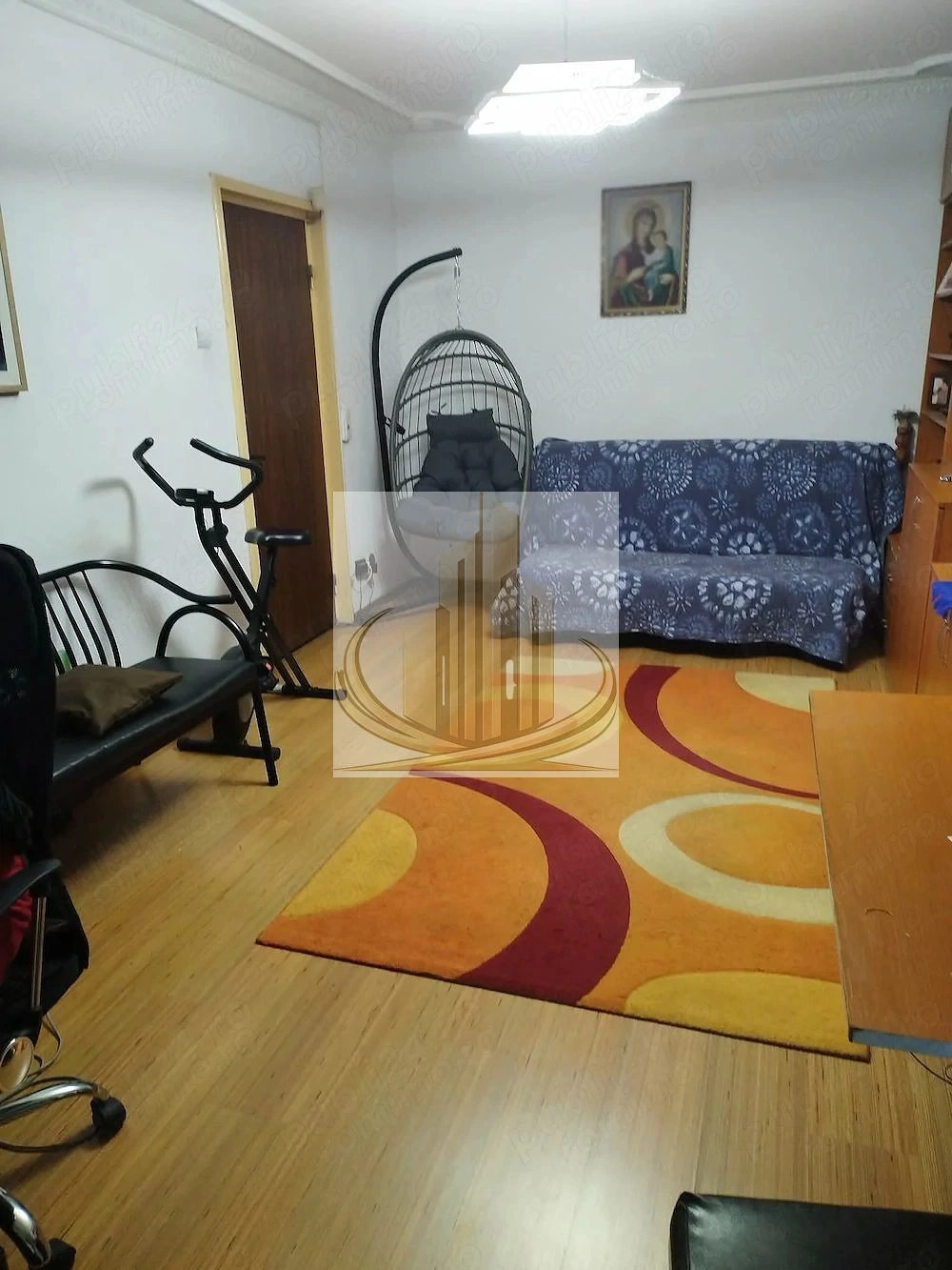 Apartament 3 camere cu parcare chiar lângă scara blocului