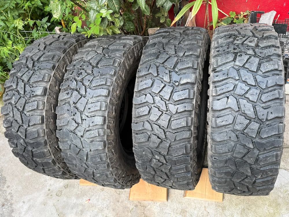 Cauciucuri off-road in stare excelenta