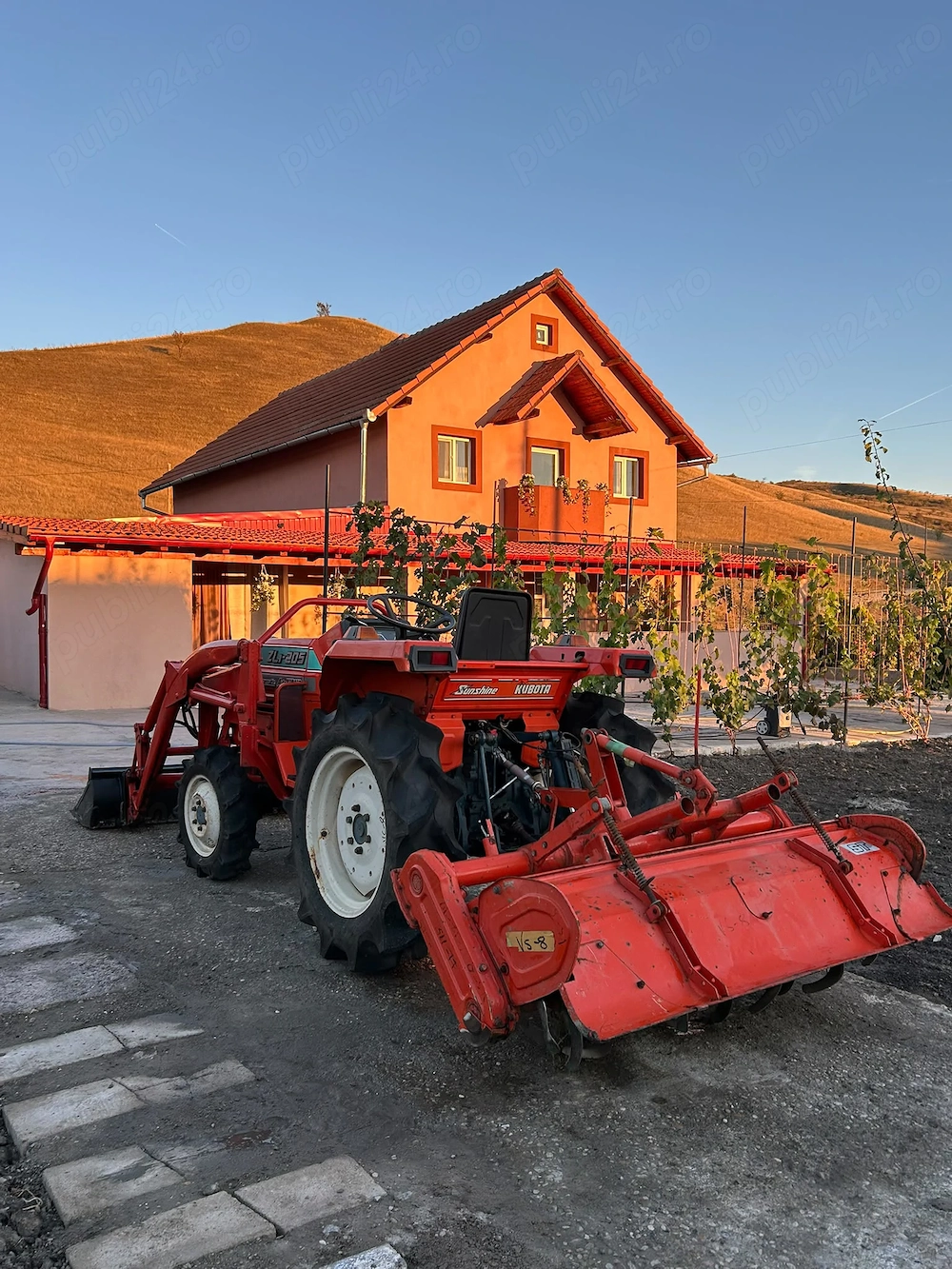 Tractor kubota +freză 7000 euro de asemenea celelalte utilaje pot fi vândute separat sau cu tractor 