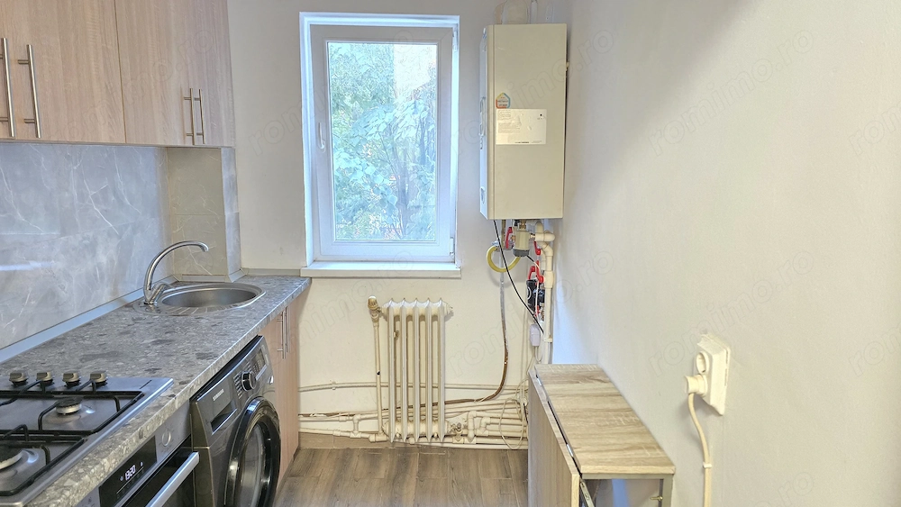 Inchiriez apartament 3 camere in Deva, zona Licee (Titu Maiorescu), parter, bloc de 4 etaje,