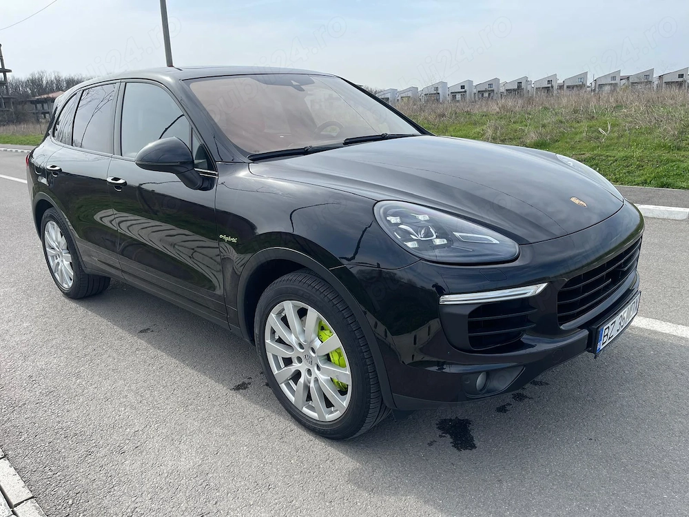 VandPorsche Cayenne S E-Hybrid 3.0 Benzina sau schimb cu Electric de preferat