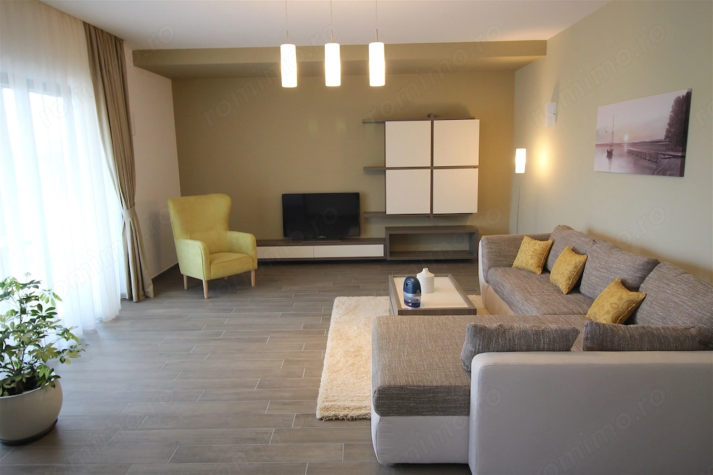 Apartament cu 3 camere de închiriat în zona Nord