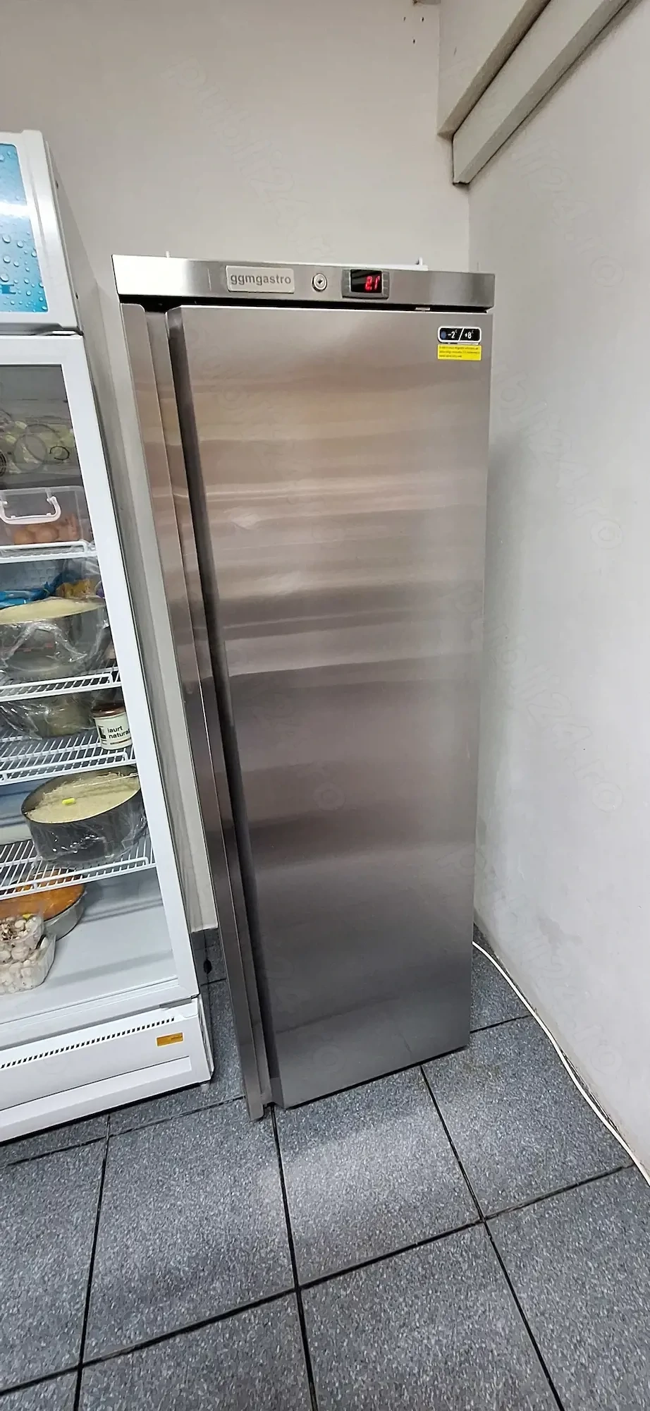 Frigider de depozitare otel inoxidabil + 17 tavi plastic 