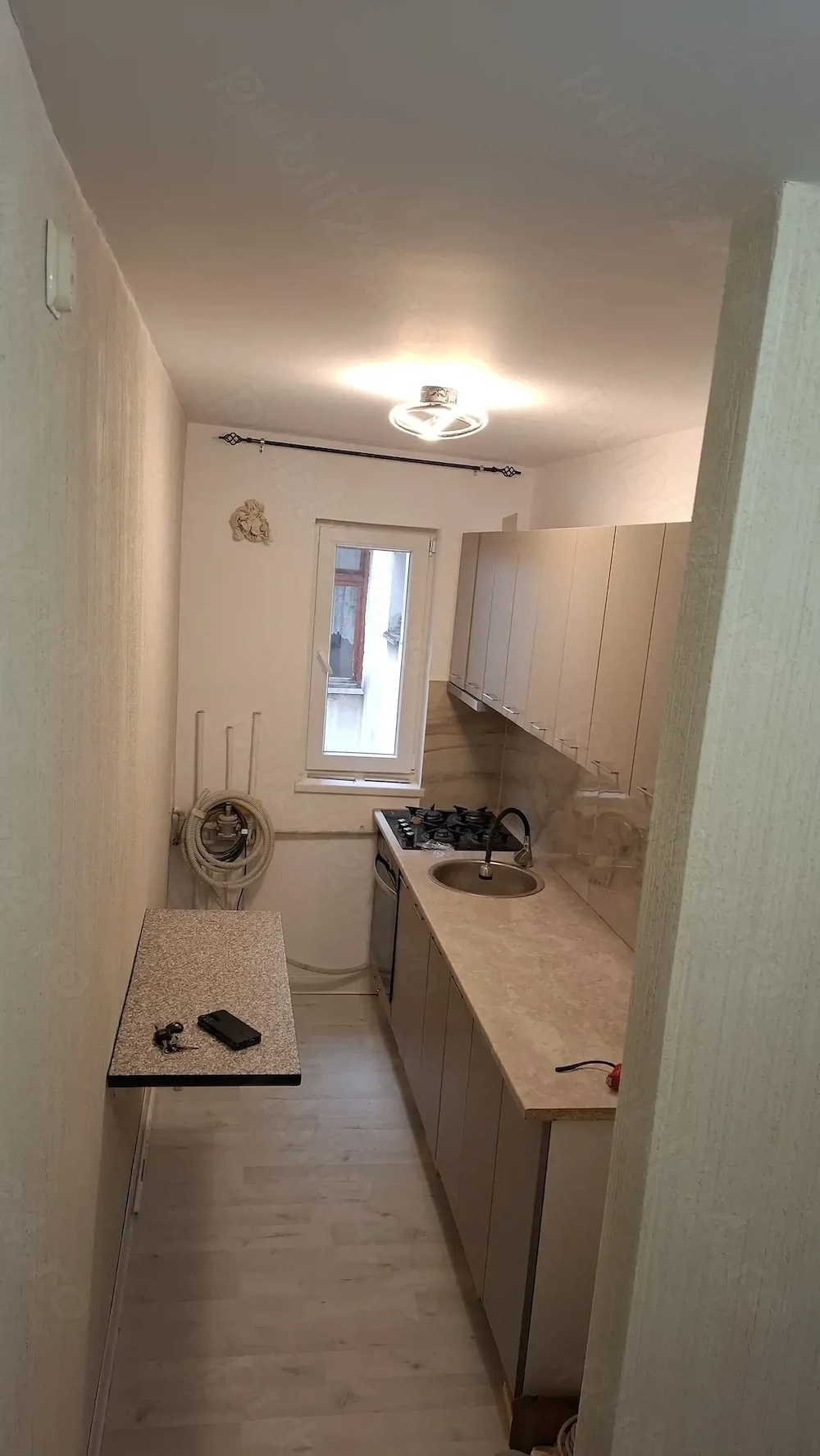 De închiriat apartament cu 2 camere semidecomandat