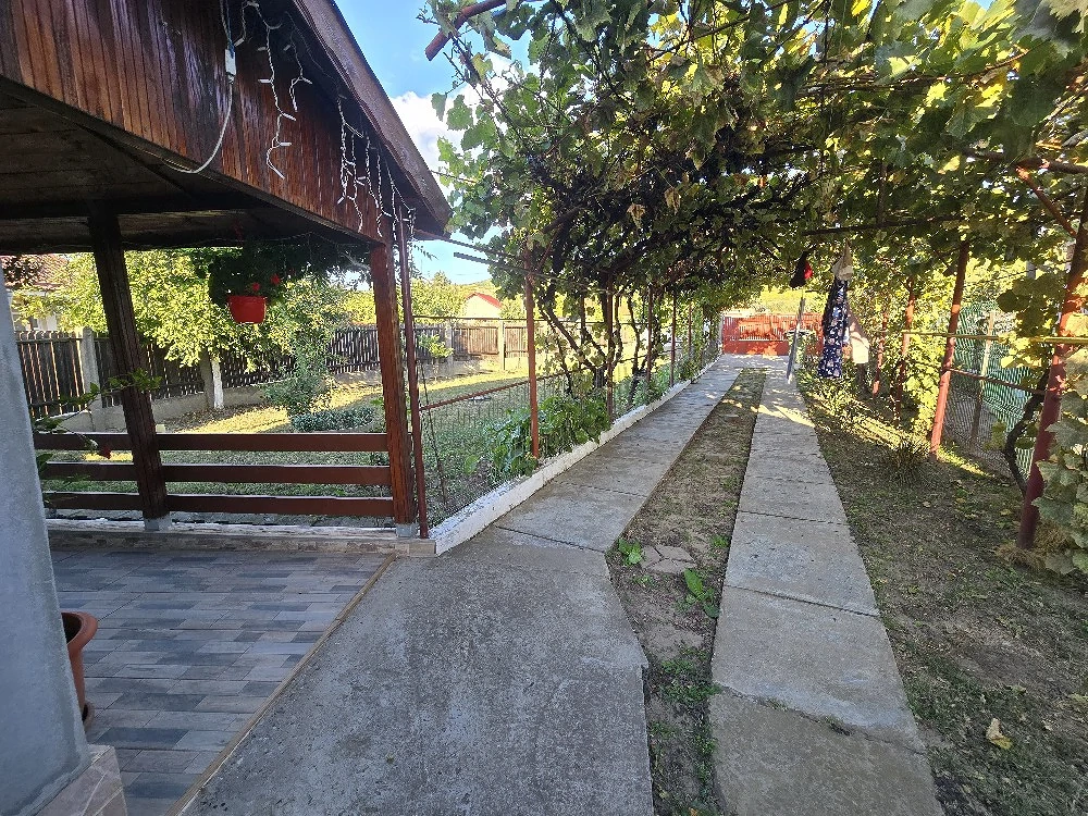 CASĂ  + 2.257 MP Teren intravilan   Plescoi, Berca, Jud. Buzau