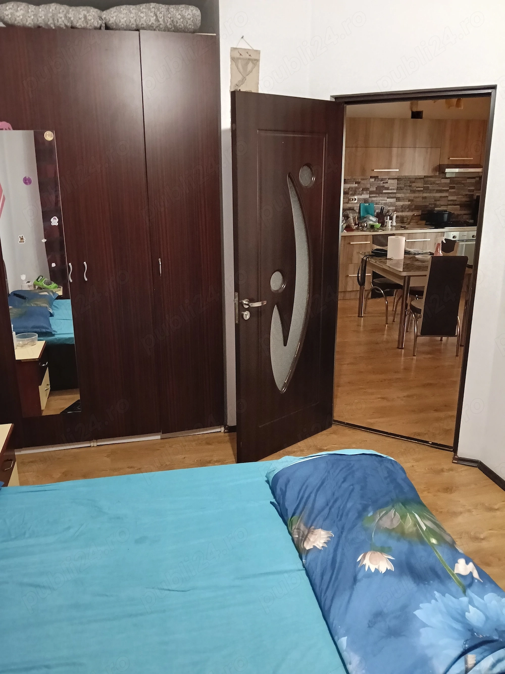 Vând apartament utilat si mobilat