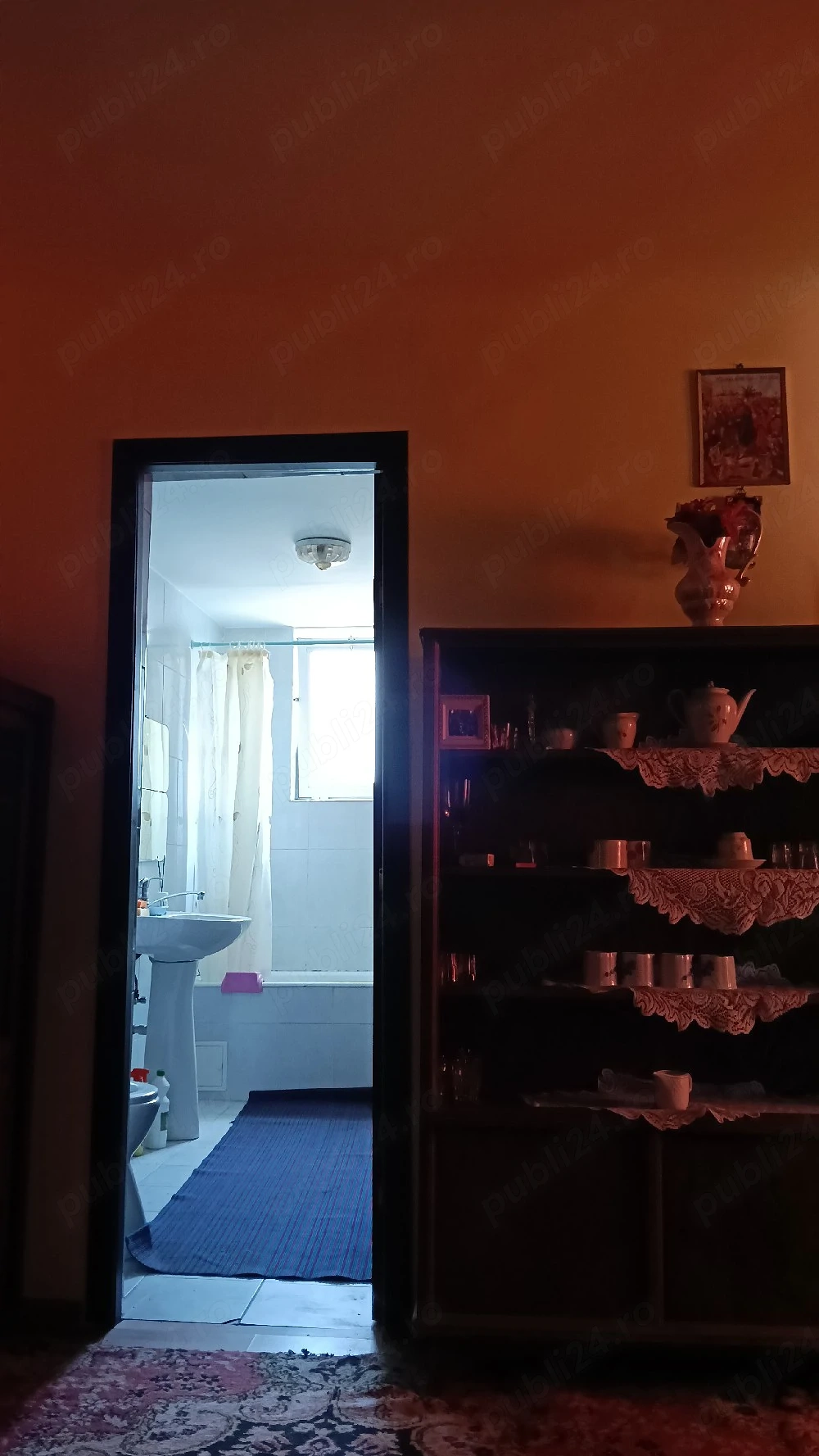 Închiriez casă 