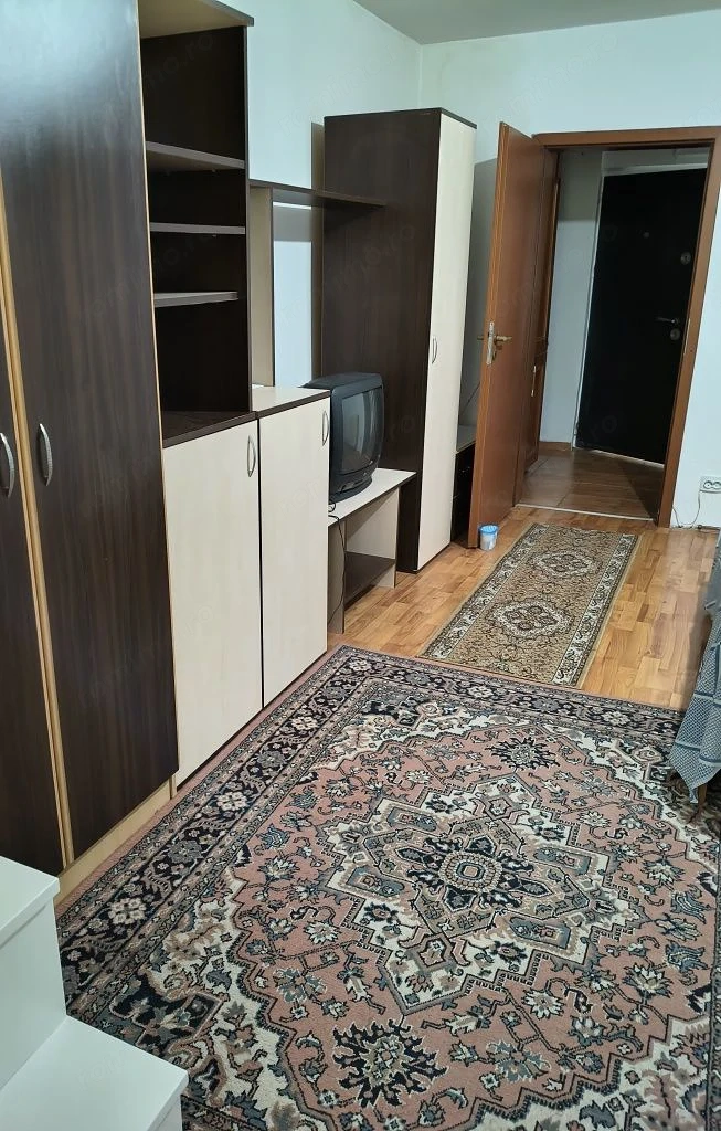 Închiriez garsonieră pe Str Soarelui Nr 8