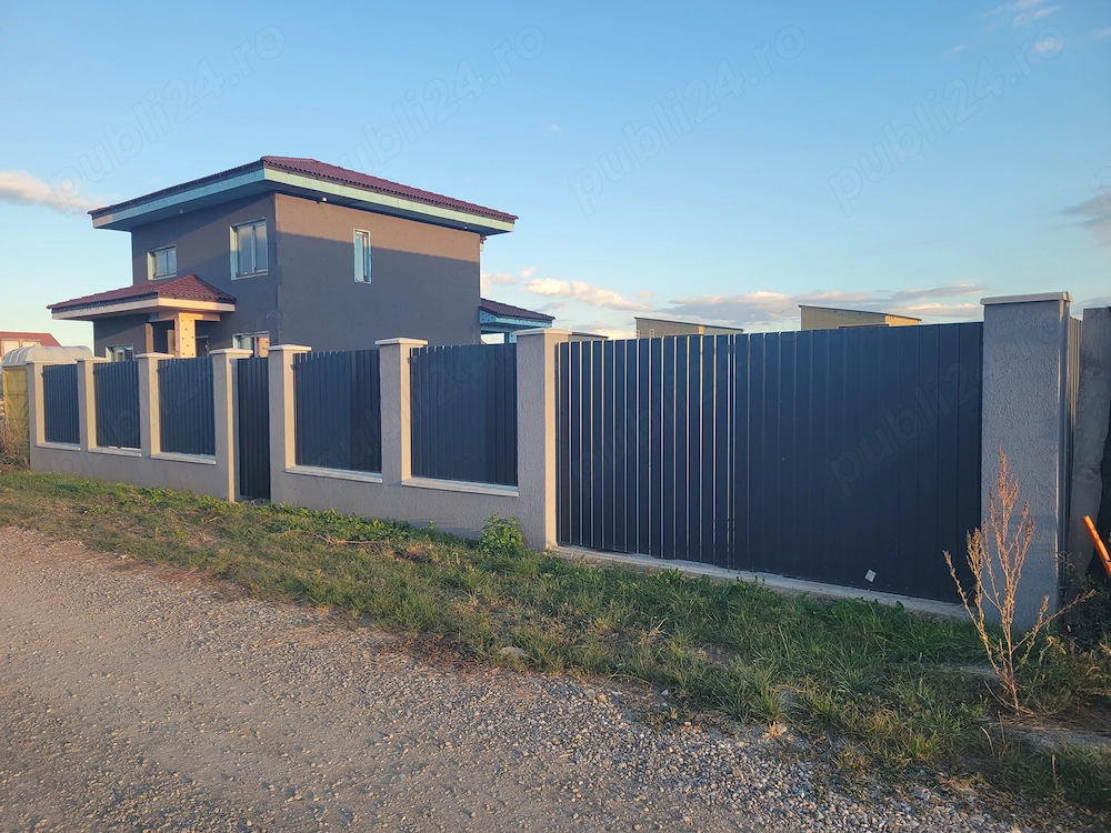 Vand teren Harman intre case cu gard