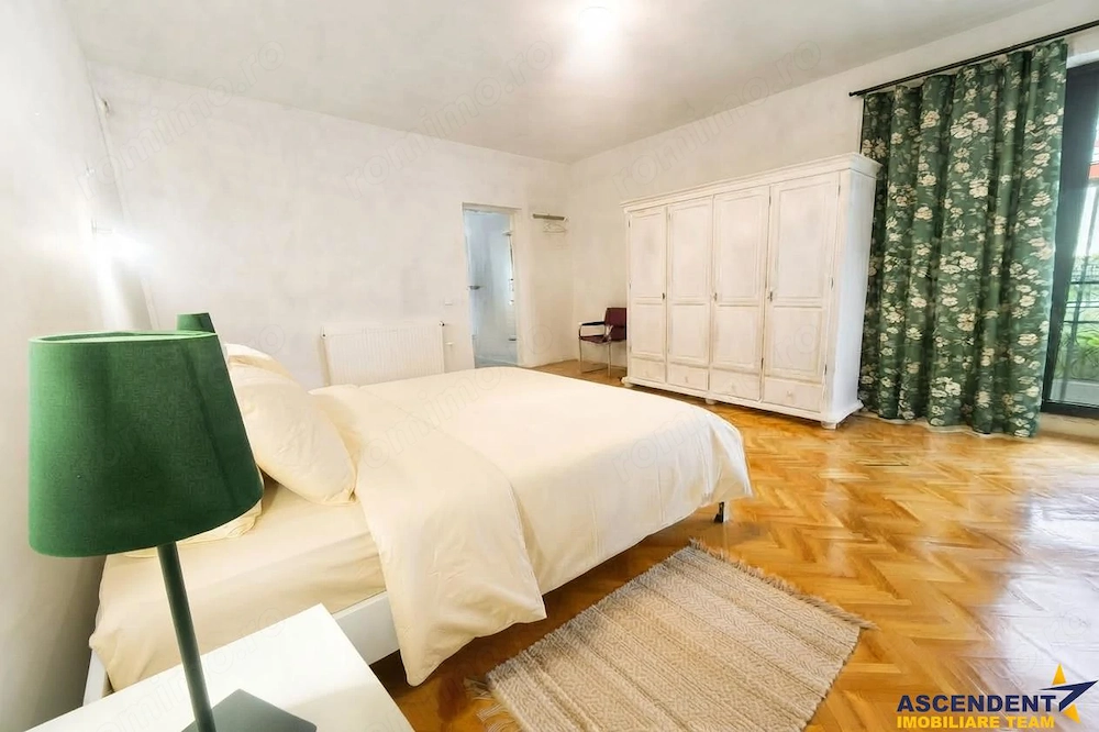 Vila cu etaj, curte proprie si livada, parcare interioara, Brasov Central