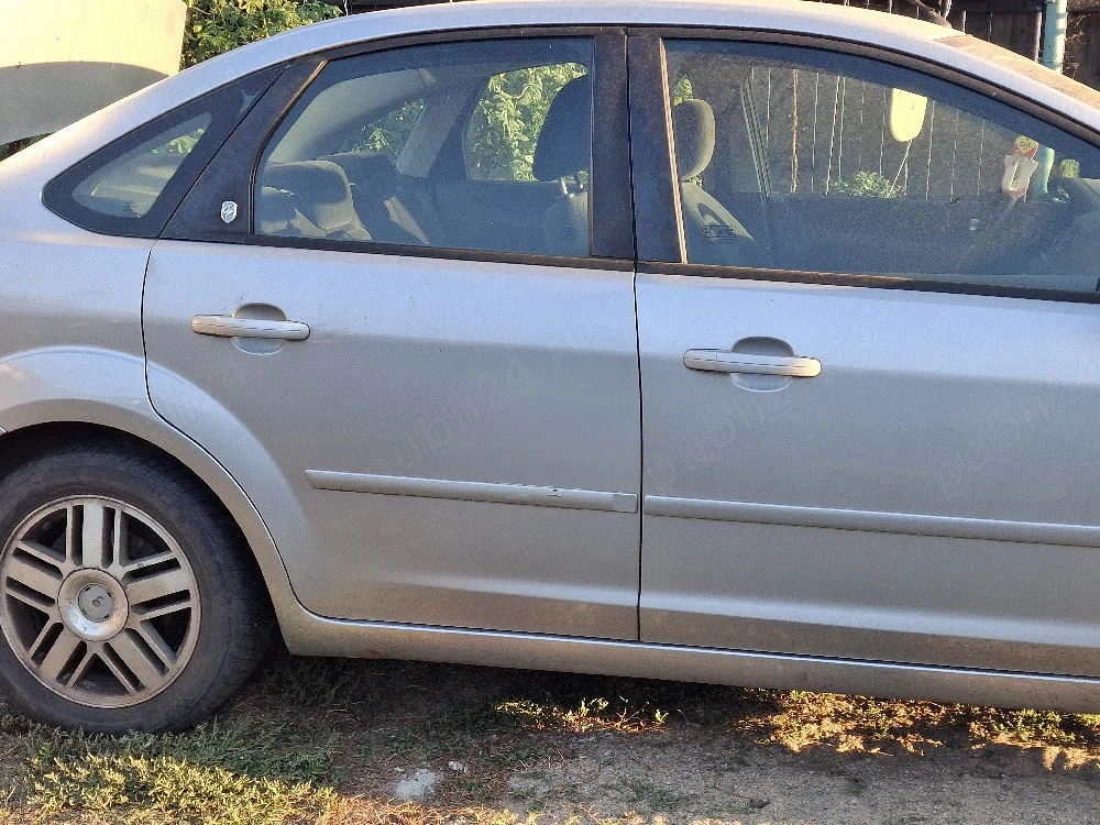 dezmembrez ford focus ghia1.6 benzina 