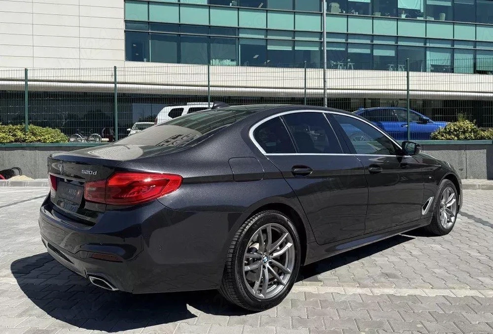 BMW Seria 5 BMW Seria 5 520d xDrive M-Sport