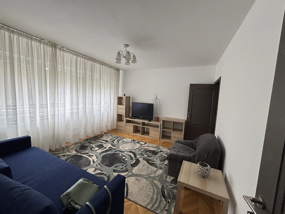 Închiriez apartament 3 camere semidecomandat 