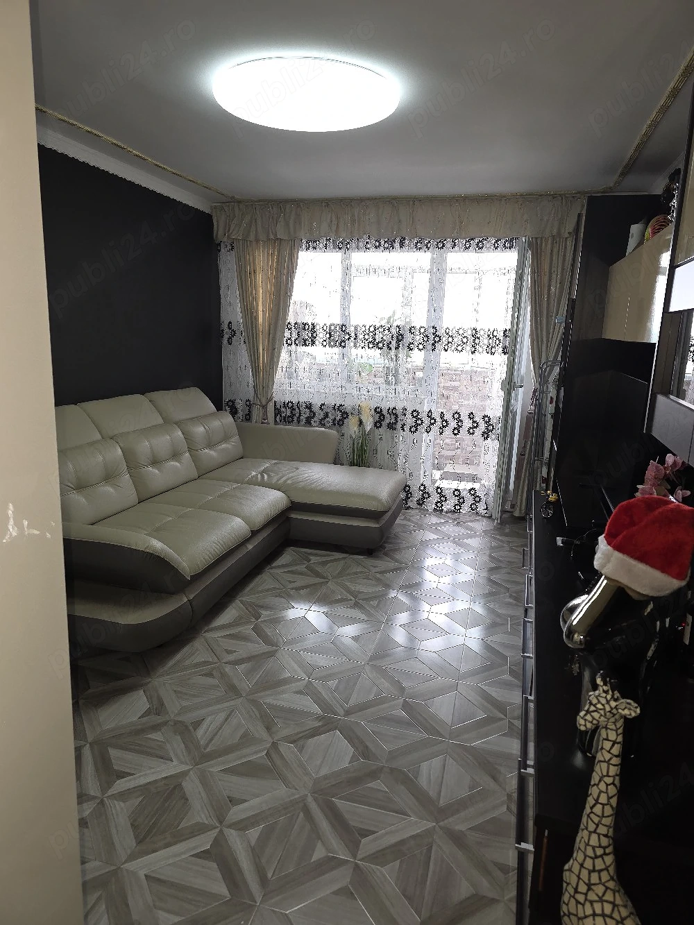 vând apartament