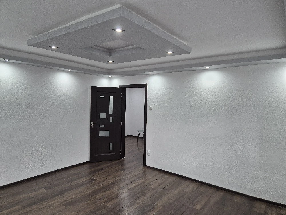 De vânzare apartament 3 camere 