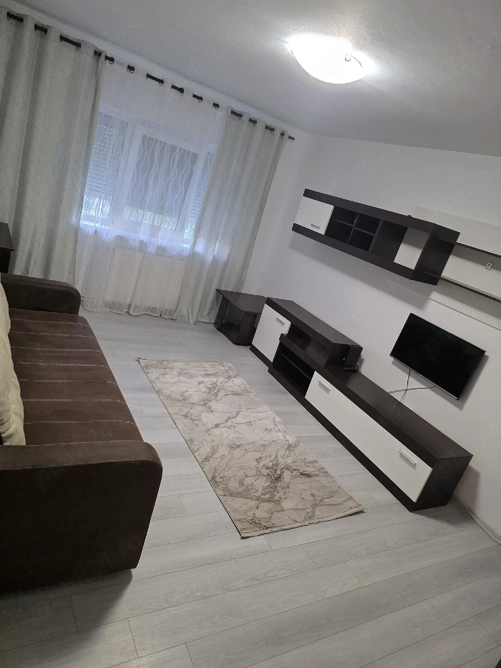 Închiriez apartament 