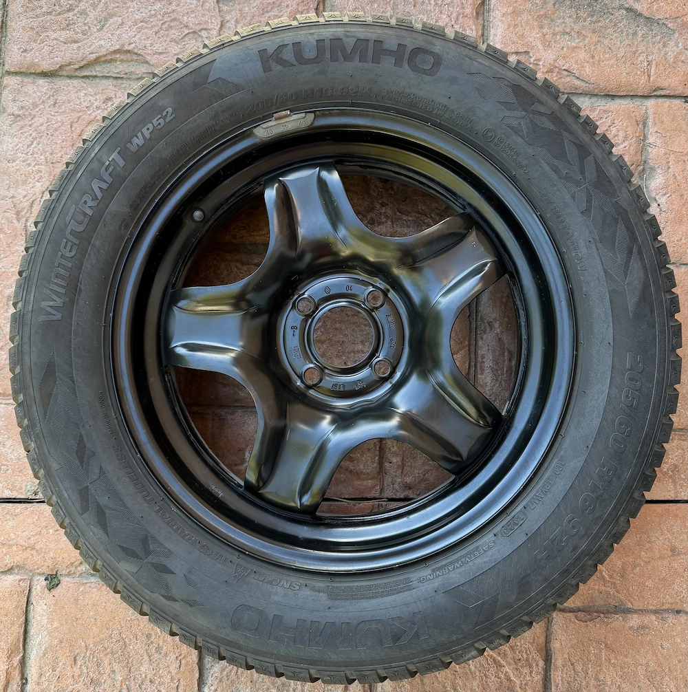 NOU, Roti de iarna ca noi Dacia Sandero Stepway 205/60/16 
