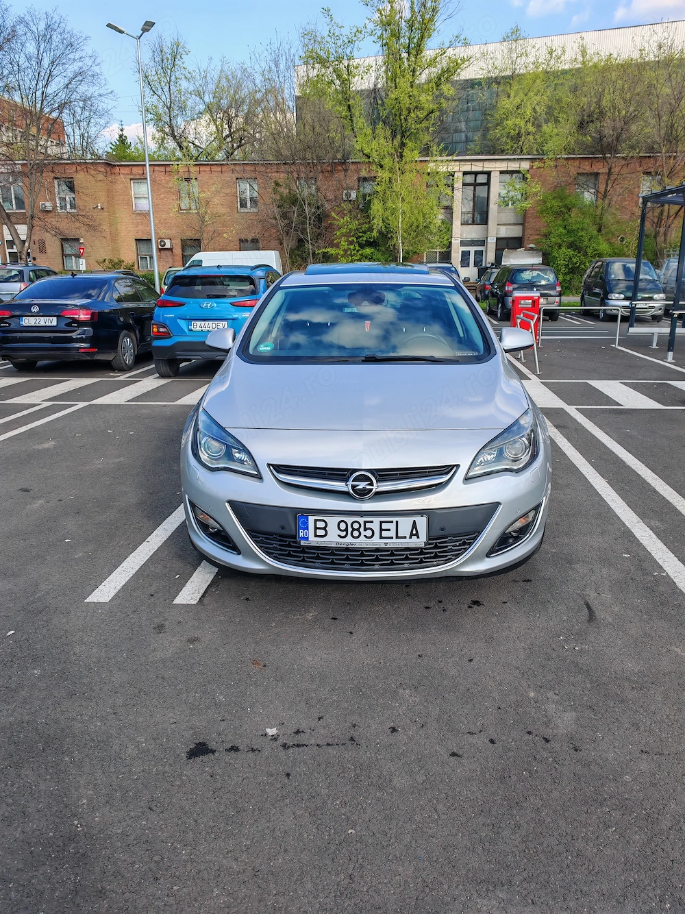 Opel Astra j foarte bine întreținut