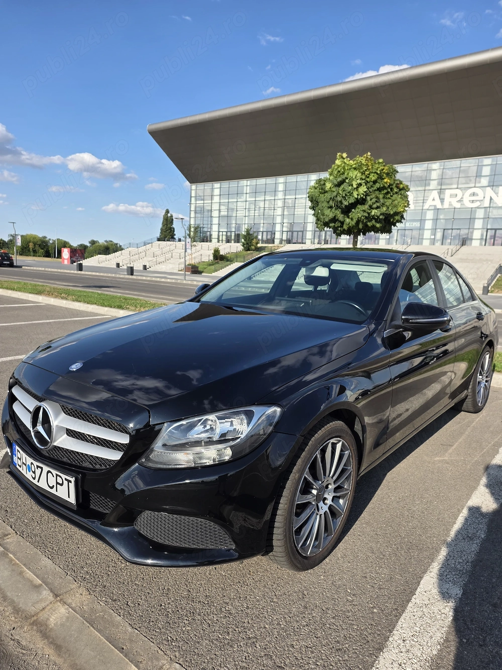 MERCEDES-BENZ C200 176 000 km, an 2016, benzina, in stare foarte buna