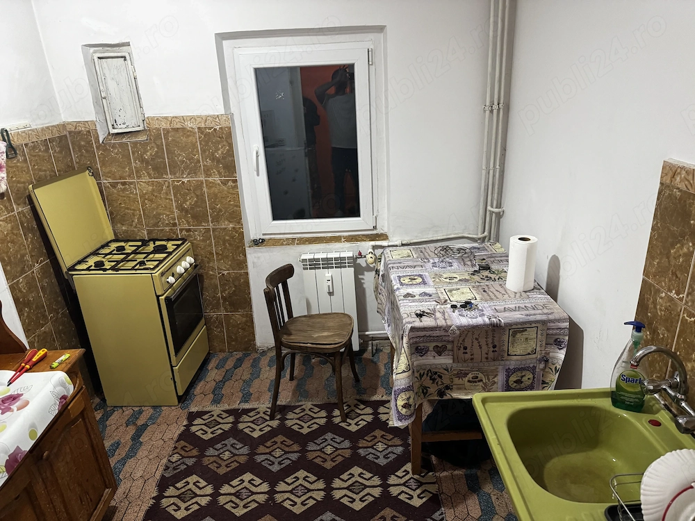 Închiriez apartament 2 camere, zona Carrefour.