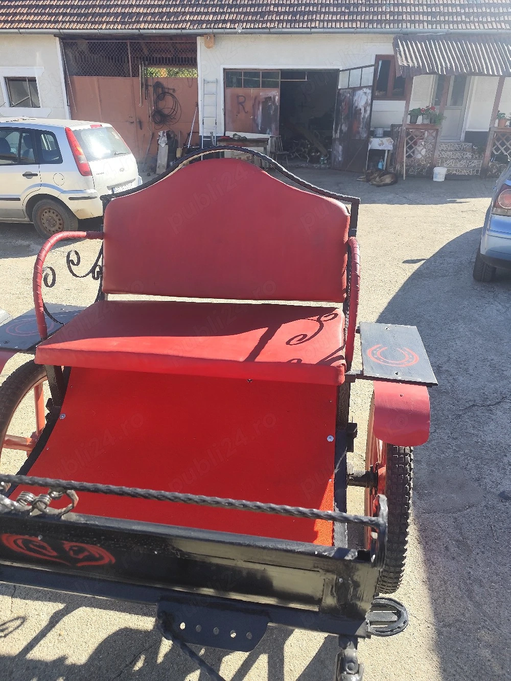 Șaretă nouă pentru cai model deosebit unicat în România. Citiți anunțul. Preț 1000 de euro fix !!